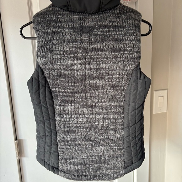 Aeropostale Puffer Vest  Hooded Size S - Picture 4 of 13